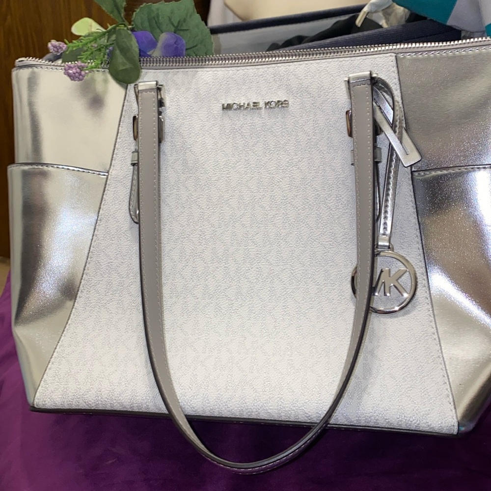 NWOT Michael Kors Charlotte Large Silver Leather Top Zip Tote